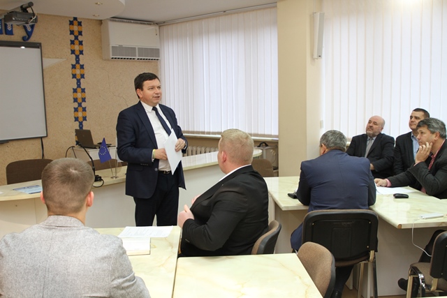 Ректор університету проф. Б.Б.Буяк відповідає на питання студентської молоді